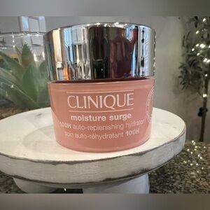 Clinique Moisture Surge 100H Hydrator